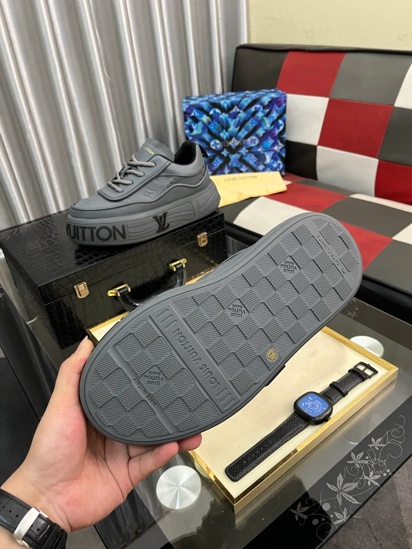 Men's shoes 💰560⌚️⌚️【LOUlS VUlTTON】Louis Vuitton ~ unique and casual style. LV counter purchasing 🏃casual shoes😍😍 Men's 2025 counters are on sale simultaneously, Italian imported brands select first-layer Italian cowhide. Cowhide leather lining (refuses to discolor and grind feet) Code number: 38-44 4⃣️colors available